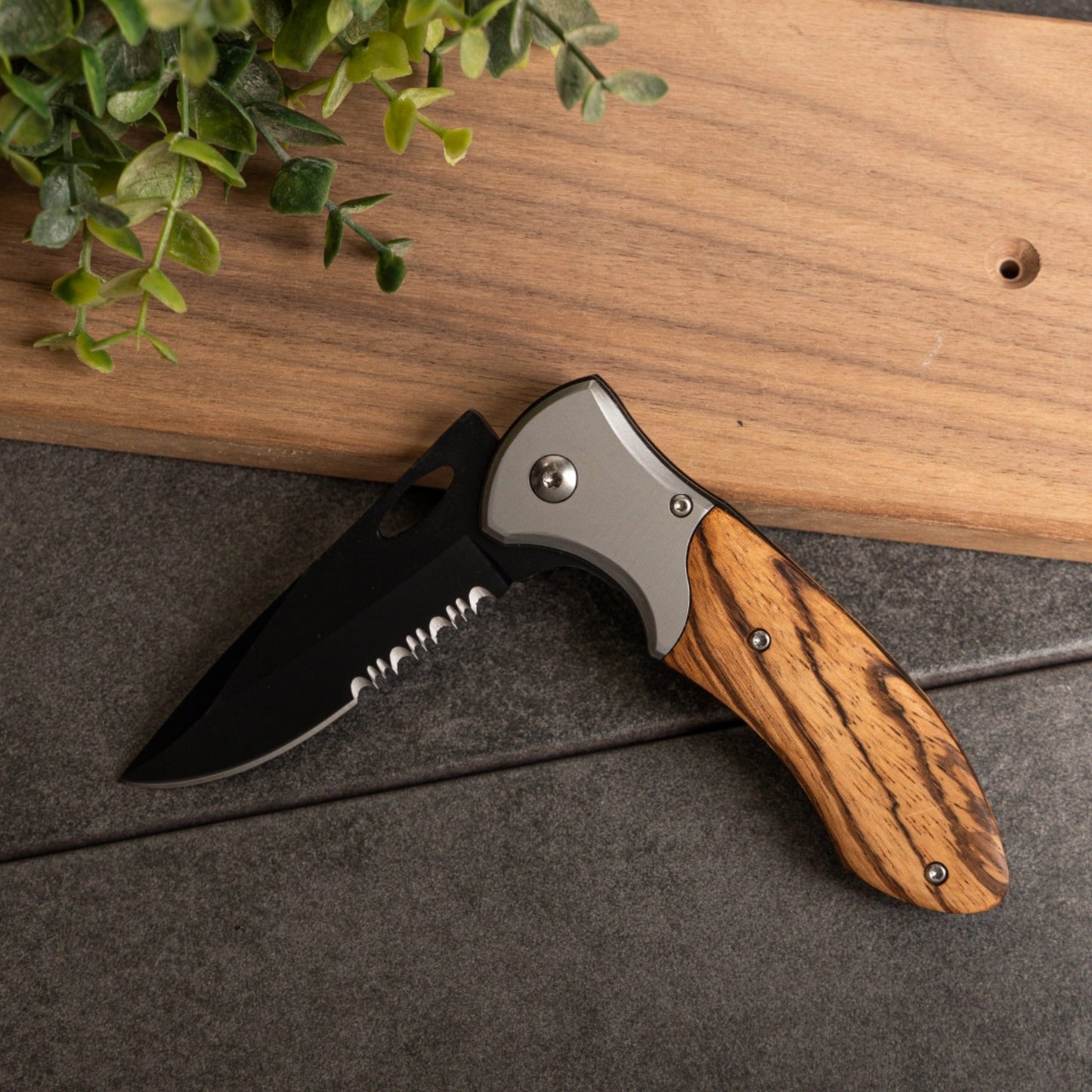 Customized Pakkawood Handle Hunting Knife - Black Blade