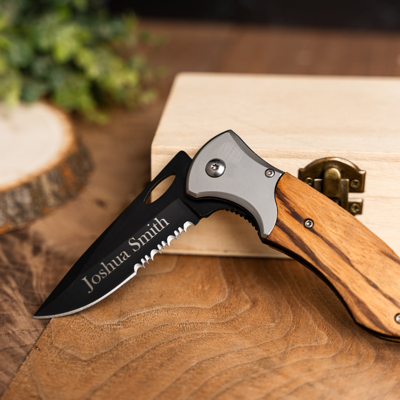 Customized Pakkawood Handle Hunting Knife - Black Blade